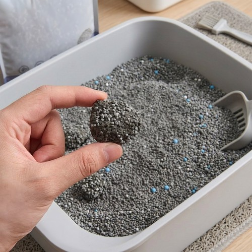 Clumping cat litter highly - clumping,